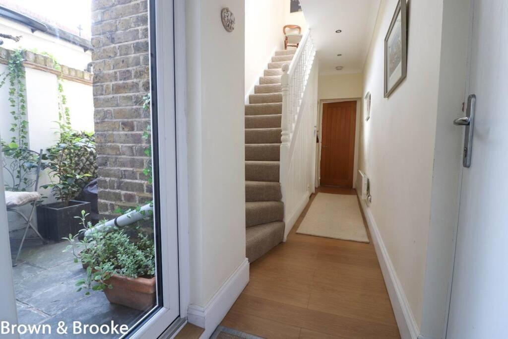 Stylish & Spacious 3 Bed Victorian House Sleeps Up To 7 - Near O2, Museums, Excel, Mazehill Station 12 Mins Direct Into London Bridge别墅 外观 照片