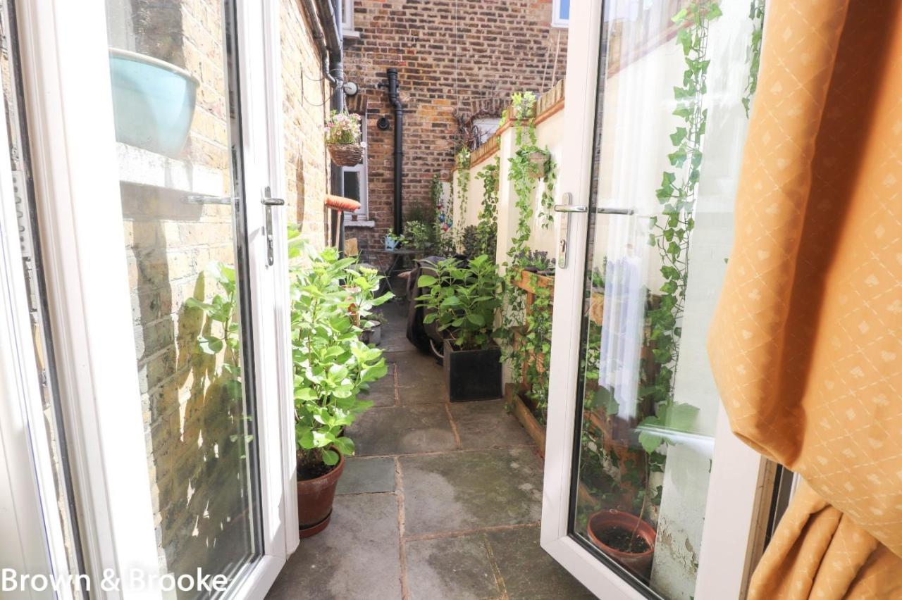 Stylish & Spacious 3 Bed Victorian House Sleeps Up To 7 - Near O2, Museums, Excel, Mazehill Station 12 Mins Direct Into London Bridge别墅 外观 照片