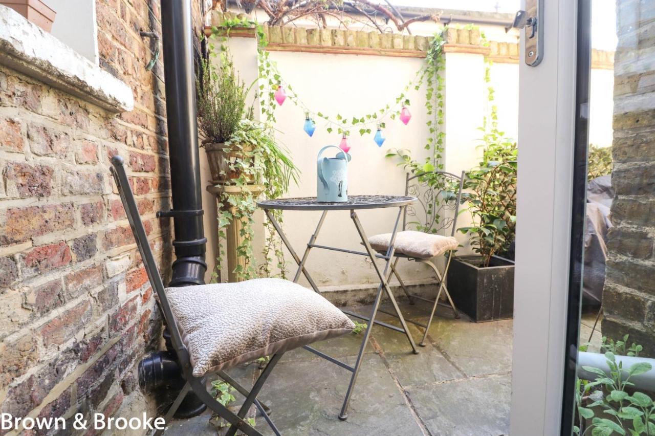 Stylish & Spacious 3 Bed Victorian House Sleeps Up To 7 - Near O2, Museums, Excel, Mazehill Station 12 Mins Direct Into London Bridge别墅 外观 照片